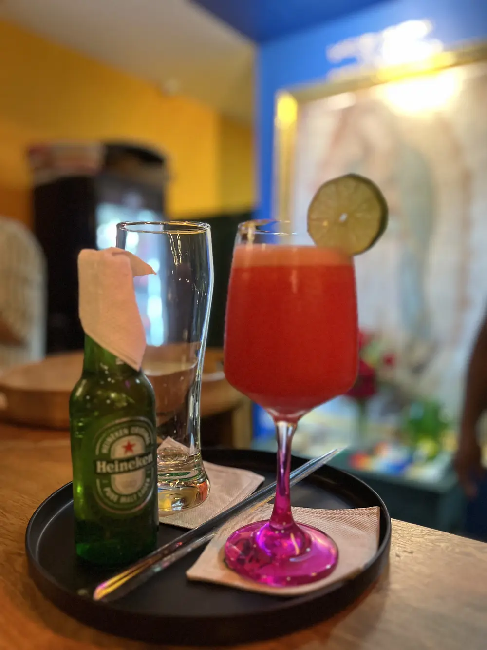 Cerveza y cóctel de frutos rojos