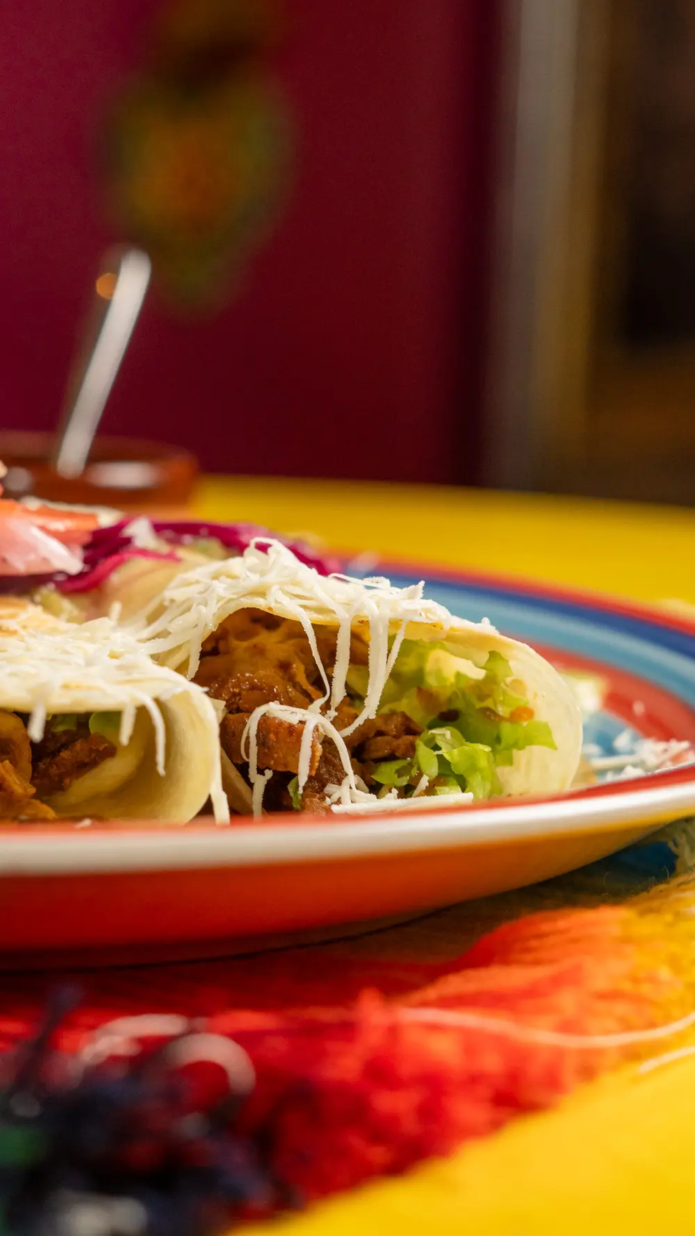 Taco artesanal recién servido