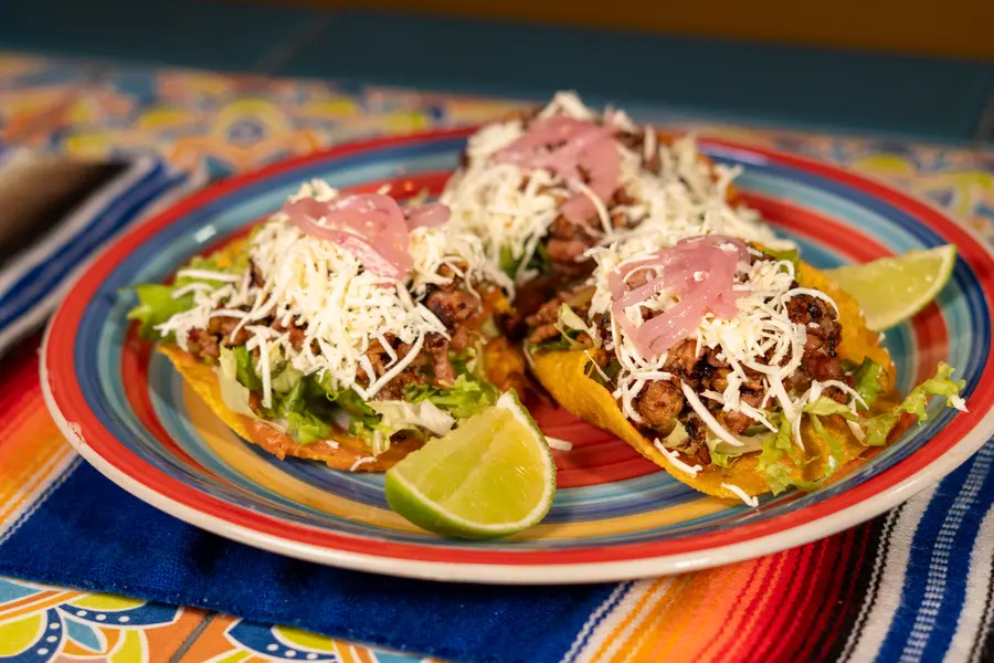 Tacos con queso y limón