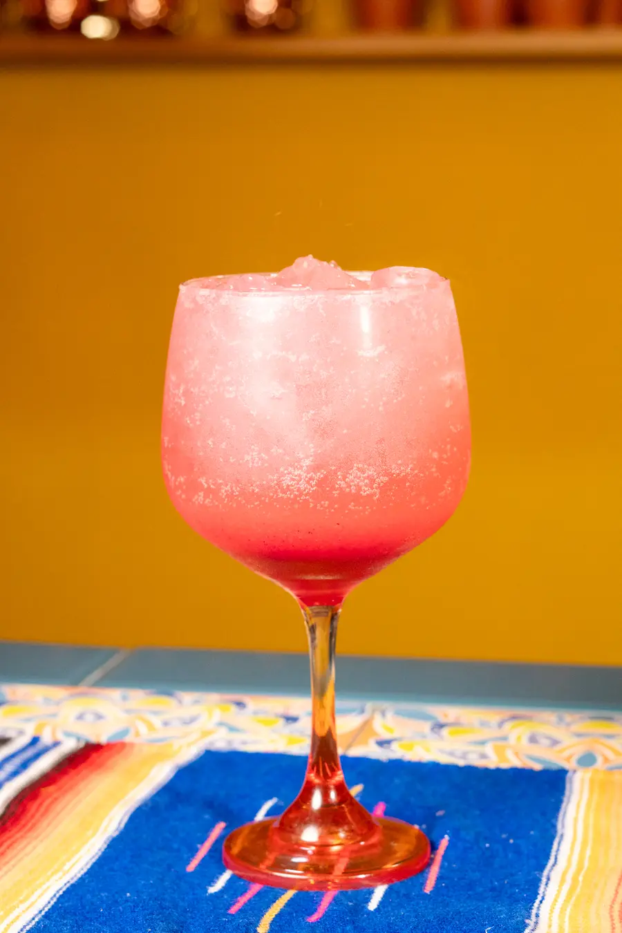 Cóctel rosa escarchado